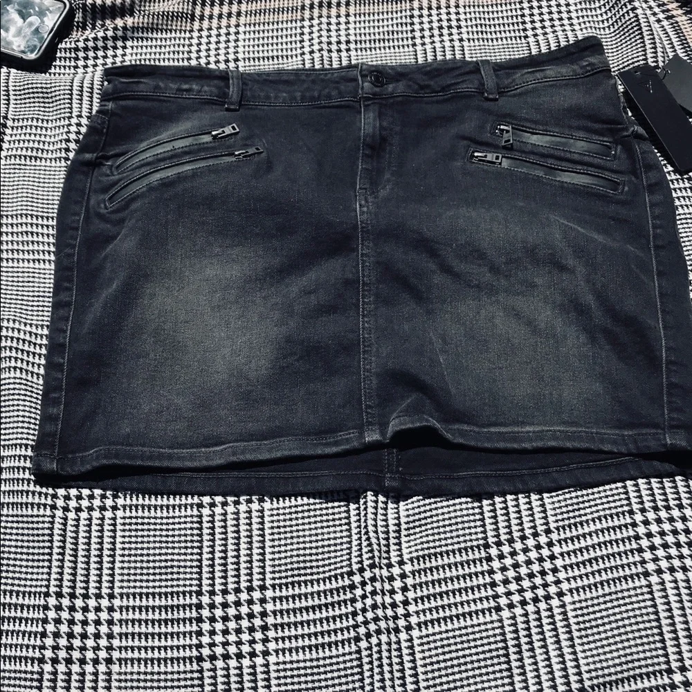 Retro Black Dark Wash Denim Guess Biker Mini Skirt with Tags